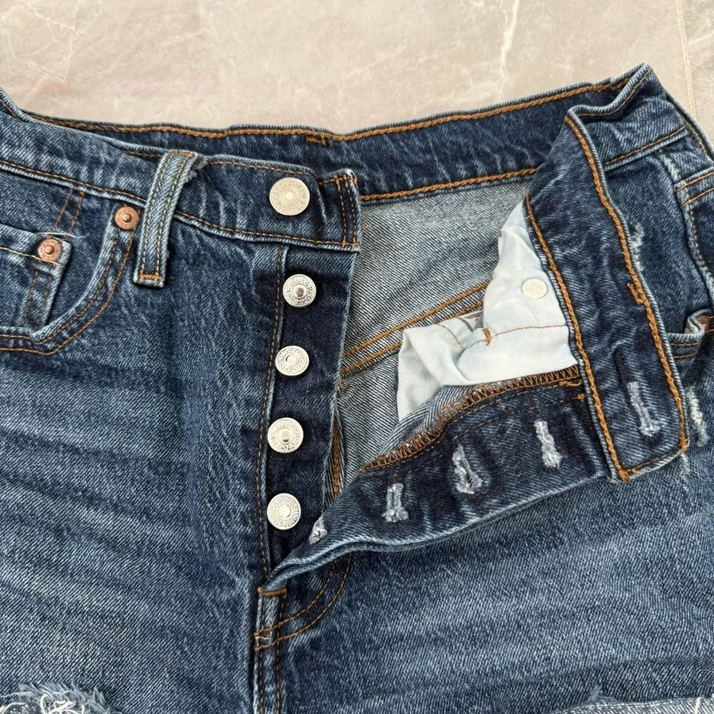 Women’s Levi’s Distressed Dark Wash Denim Jean Shorts Button Fly Raw Hem Size 27